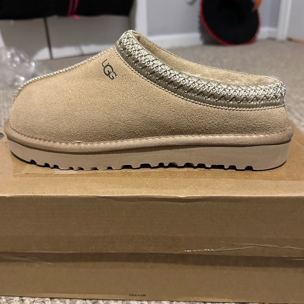 Mustard seed UGG Tasman size 10